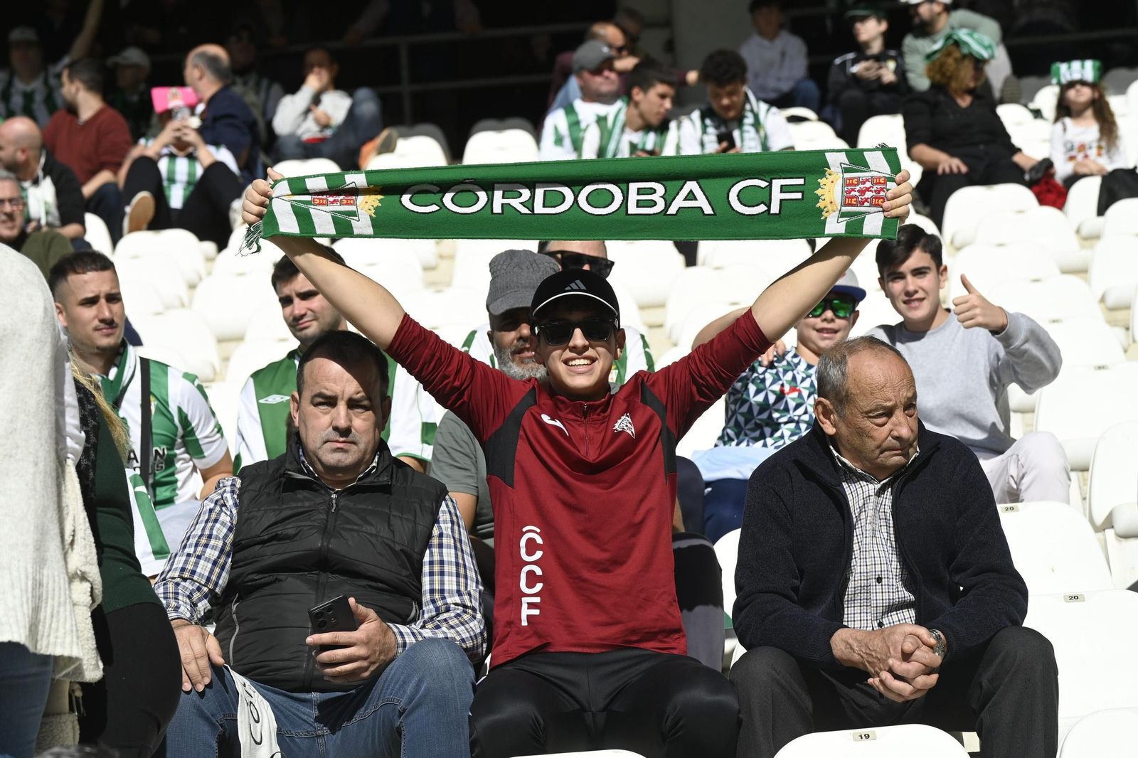 Las mejores fotos del ambiente en El Arcángel para el Córdoba CF - Eibar