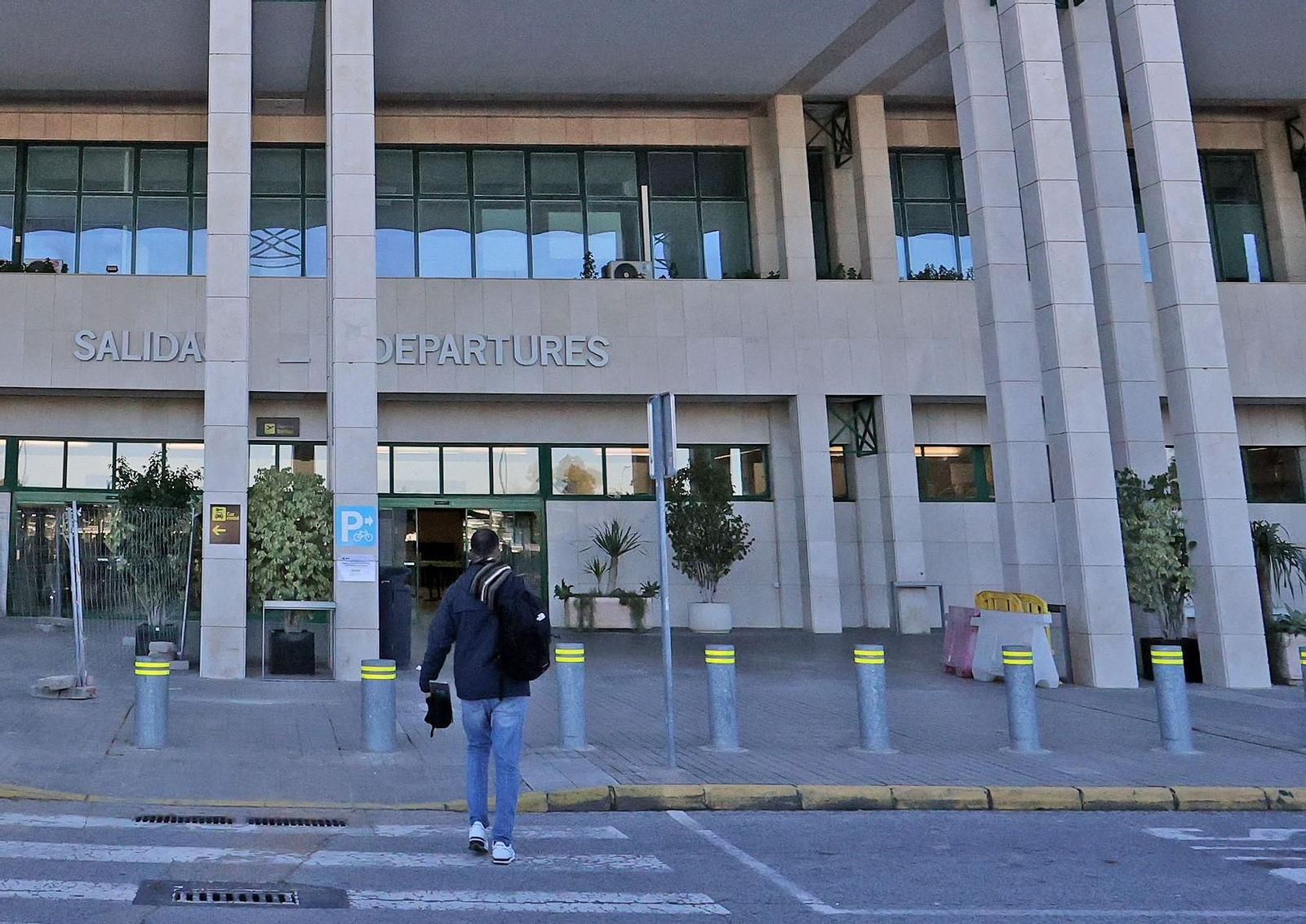 Entrada a la terminal del Aeropuerto de Jerez. Entrada a la terminal del Aeropuerto de Jerez.