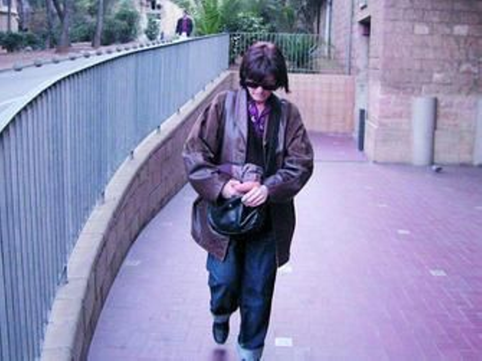 Carmen Bousada sale de la clínica de Santa Pau en Barcelona, uno de los días que visitó a sus hijos en 2007 mientras estaban en la incubadora.