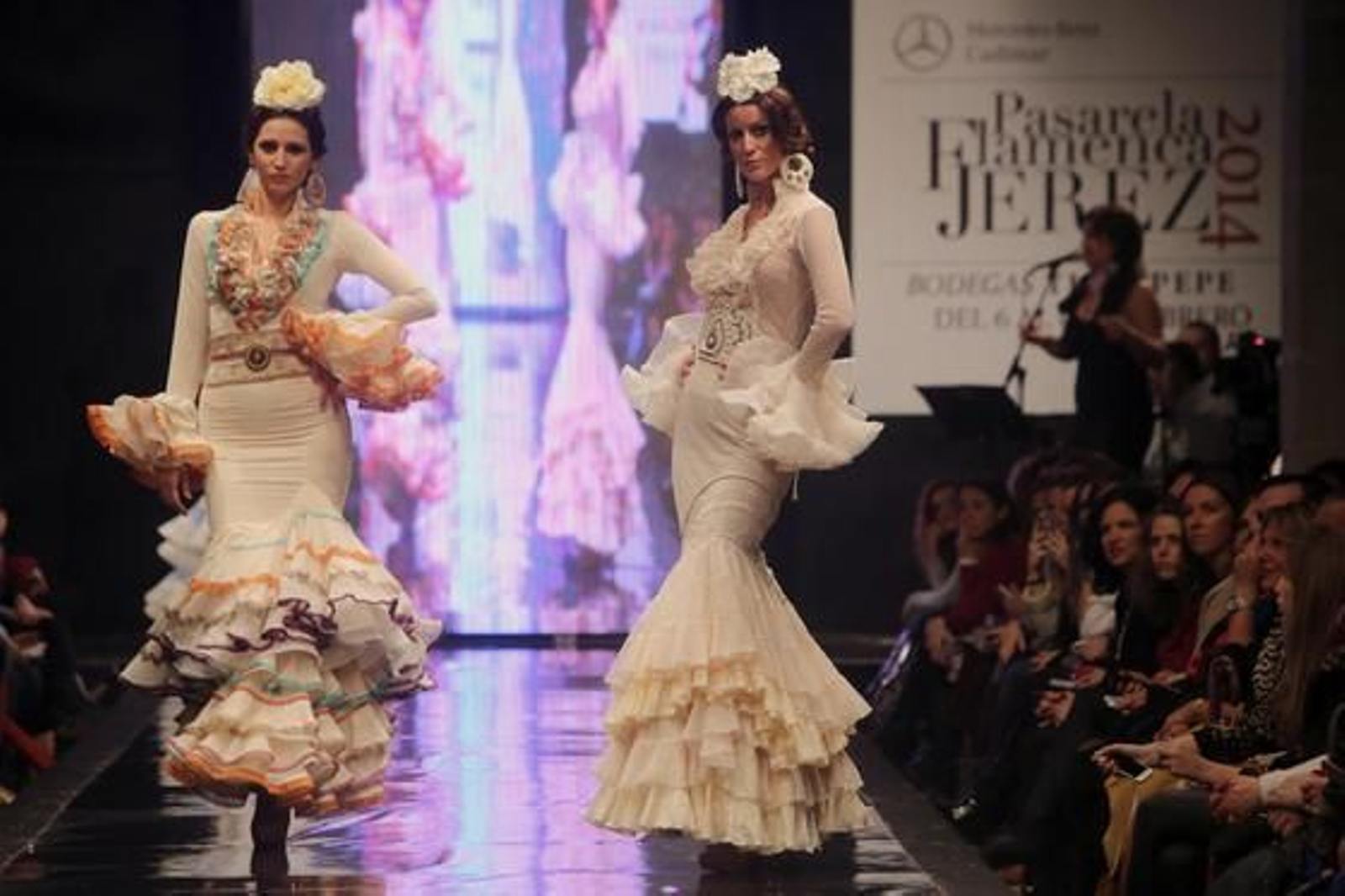 La colección 'Volantes de plata' puso el broche de oro a la pasarela con un homenaje a los 25 años de la firma.

Foto: Juan Carlos Corchado