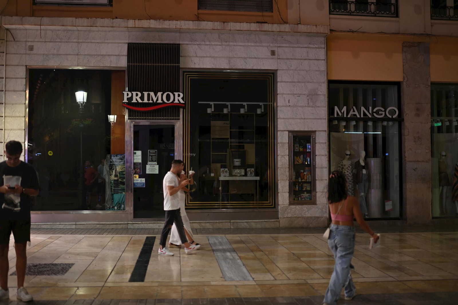 La Málaga apagada: Fotos de la penumbra por el Plan de Ahorro Energético