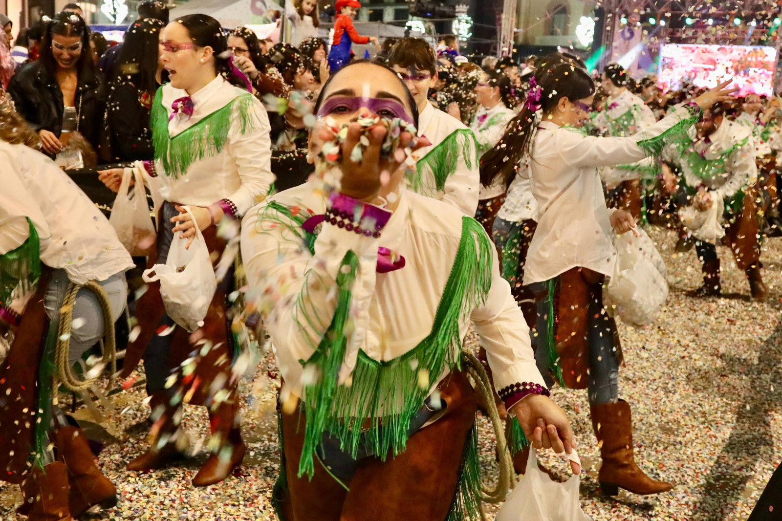 La Batalla de las Flores del Carnaval de Málaga 2024, en fotos