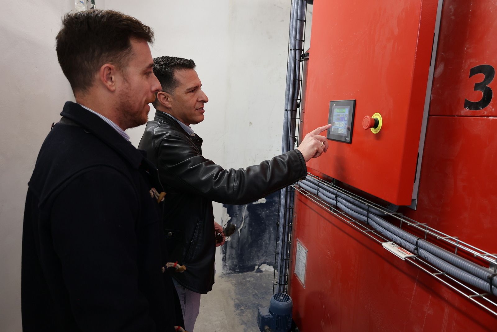 La nueva caldera en la Piscina Municipal 'María Peláez'