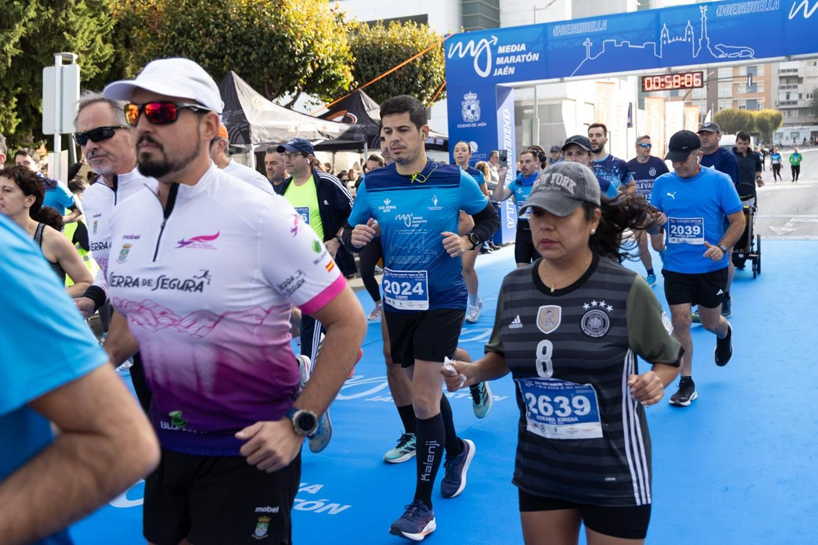 En imágenes: multitudinaria e histórica XXIX Media Maratón 'Ciudad de Jaén' y 10k en memoria de Paco Manzaneda