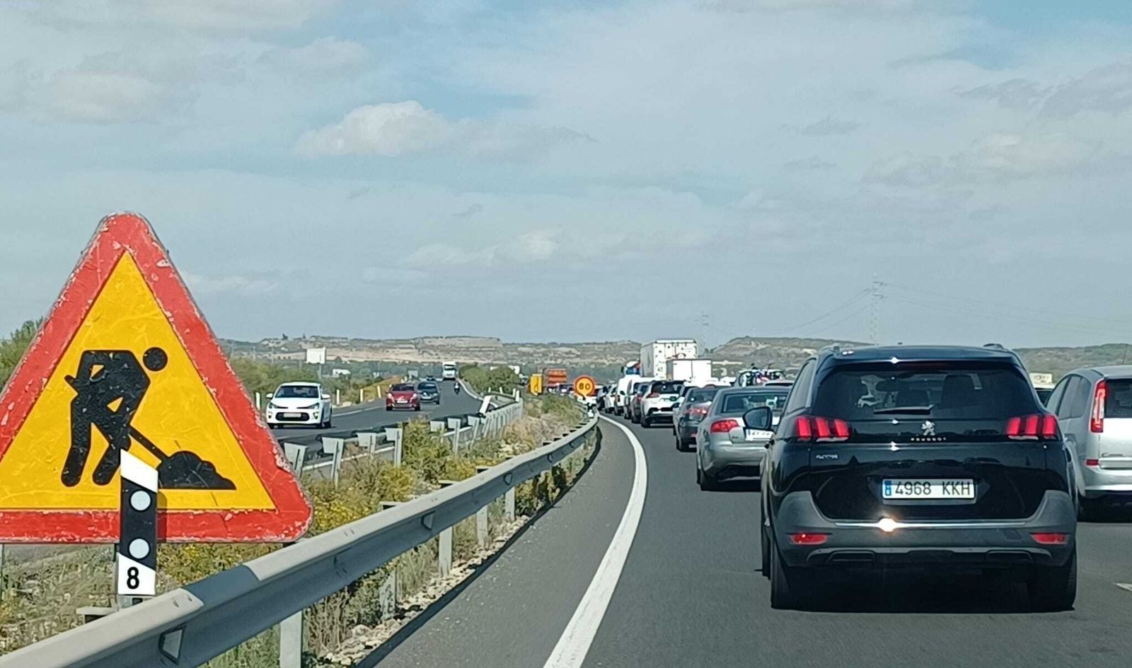 Atasco en la A-4 a la altura de El Puerto por obras en la mediana