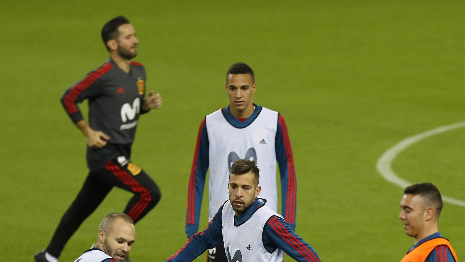 Las fotos de Andrés Iniesta en La Rosaleda con España y el Barcelona Las fotos de Andrés Iniesta en La Rosaleda con España y el Barcelona