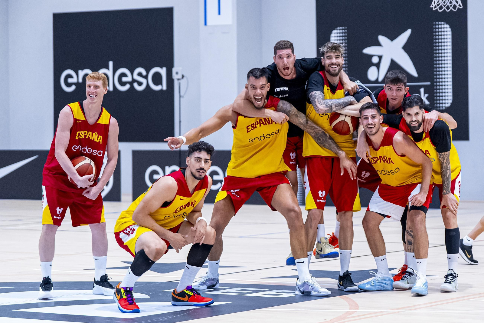 El primer entrenamiento de España con Mario Saint-Supéry y Alberto Díaz