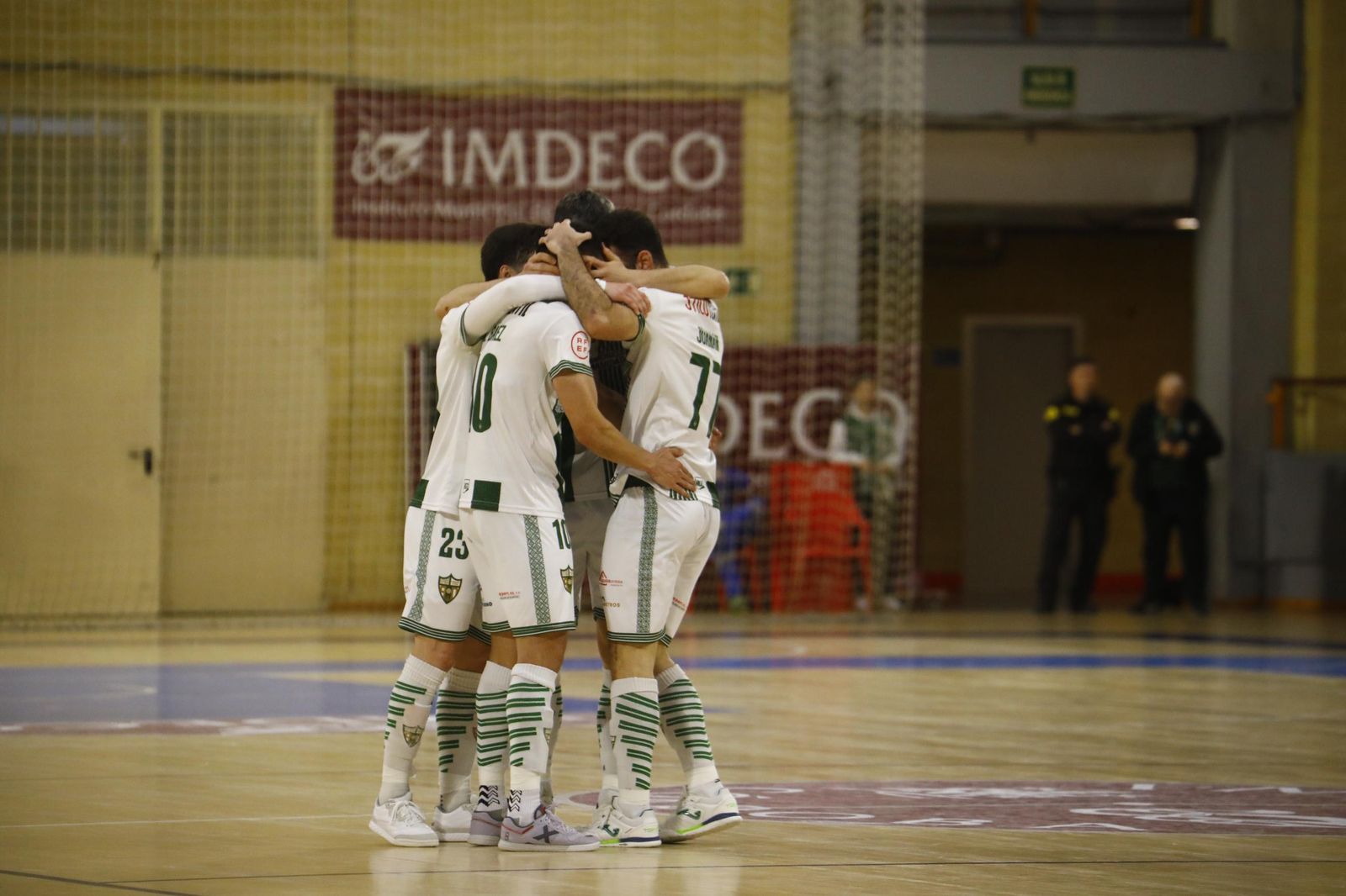 Las mejores fotos del ambiente en Vista Alegre para el Córdoba Futsal - Noia