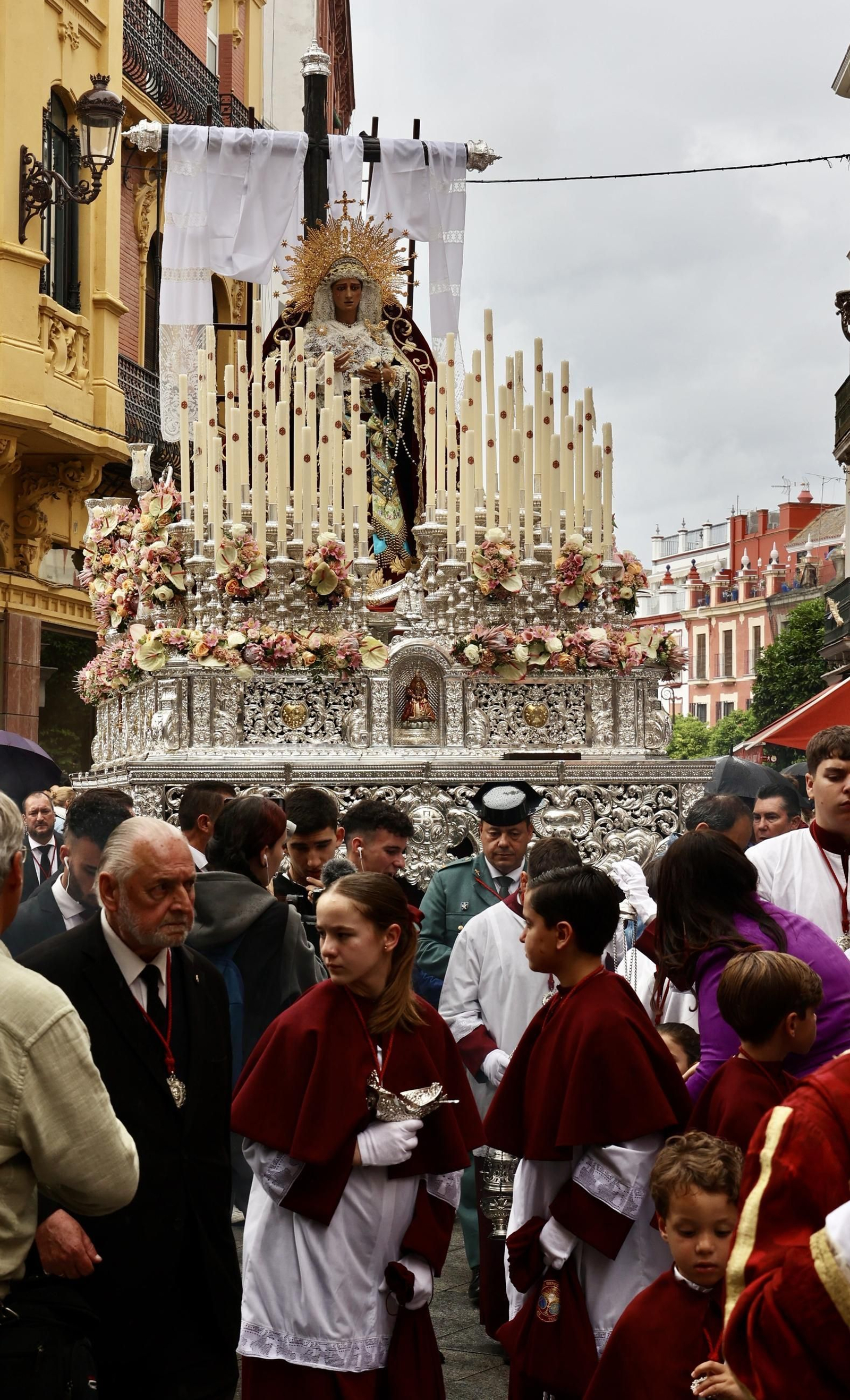 Los Desamparados del Parque Alcosa recorre el centro de Sevilla
