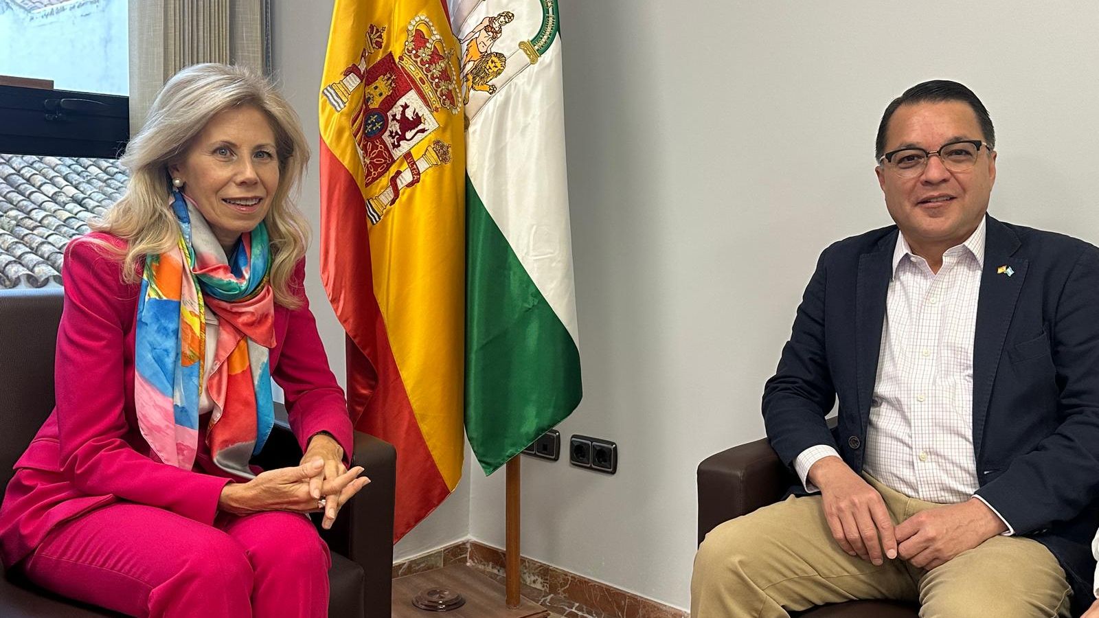 Marlon Brevé junto a María José Rico, reunidos este jueves.