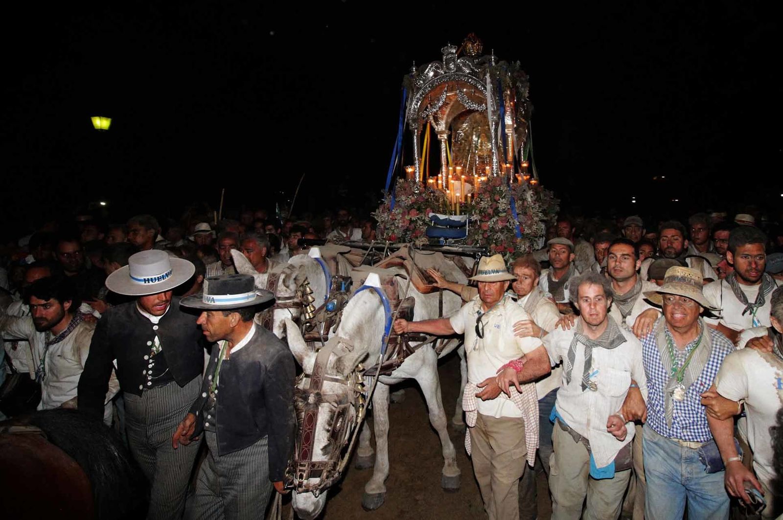 Imágenes de la llegada de la Hermandad del Rocío de Huelva a la aldea