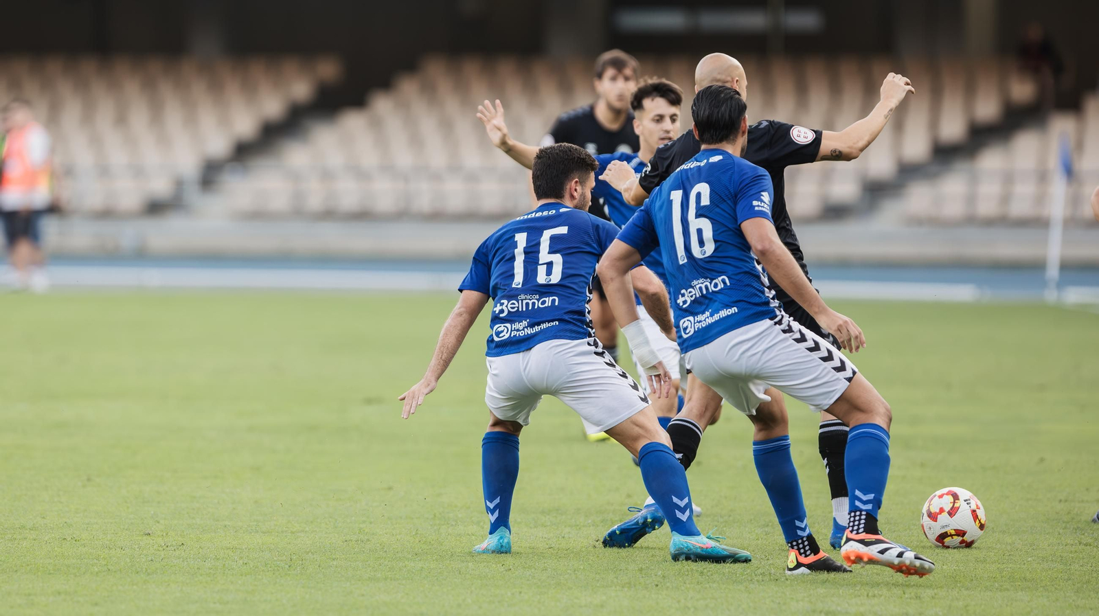 Imágenes del triunfo del Xerez DFC en el 34 Trofeo de la Vendimia