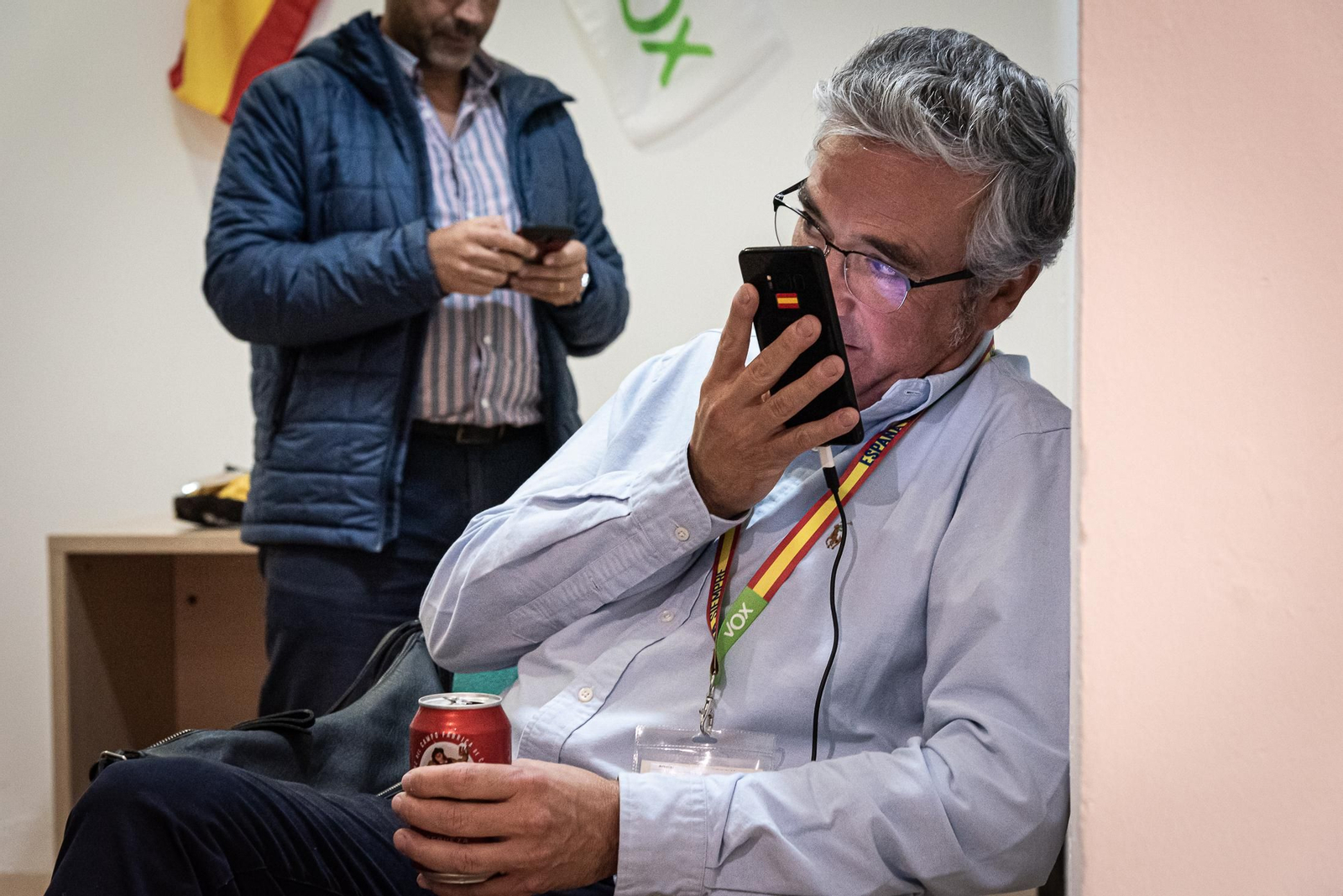 Imágenes de la jornada electoral en la sede de VOX en Huelva