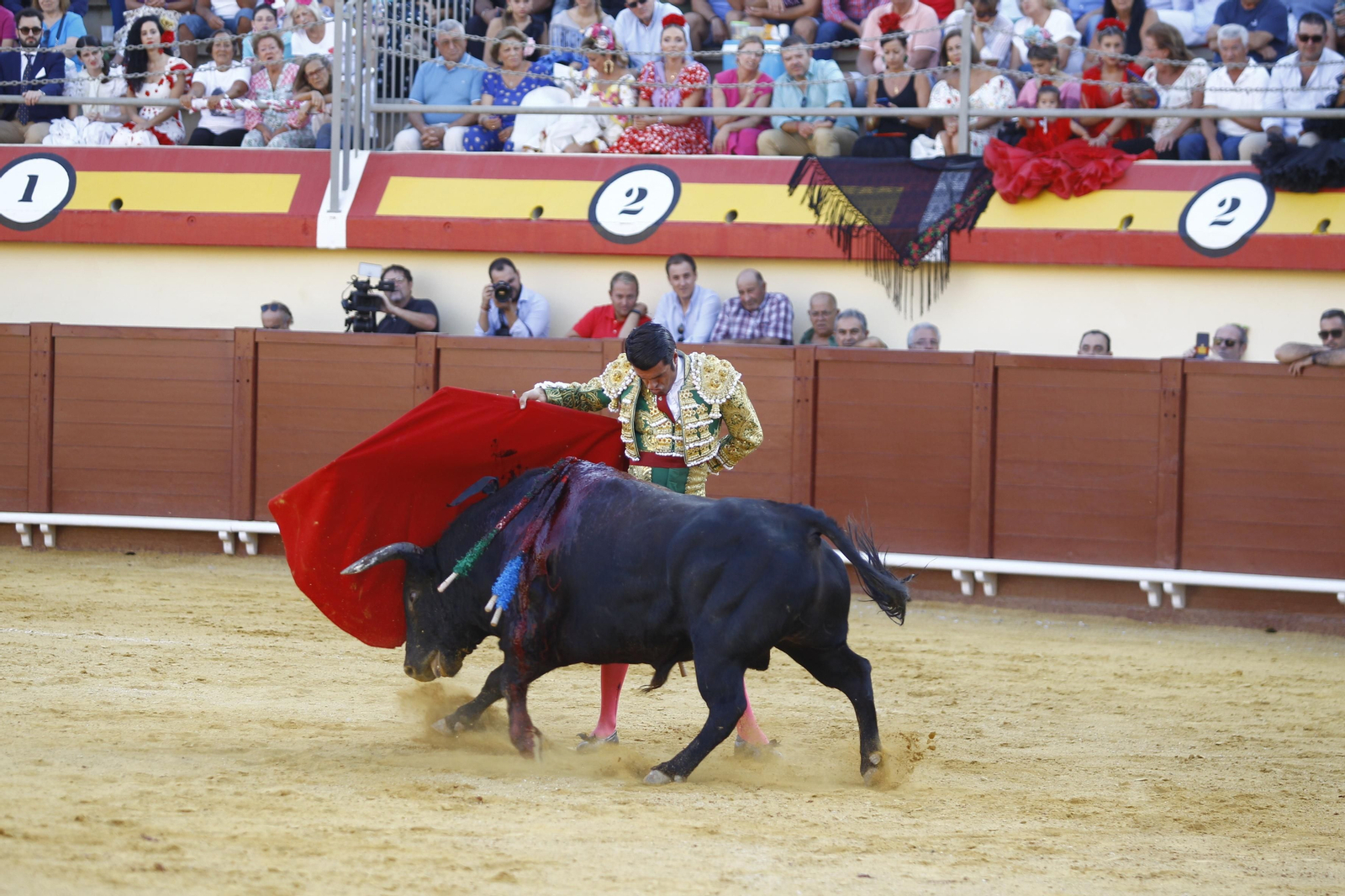 Imágenes de la corrida de toros de la Feria de Vera, con Morante de la Puebla, Emilio de Justo y Pablo Aguado