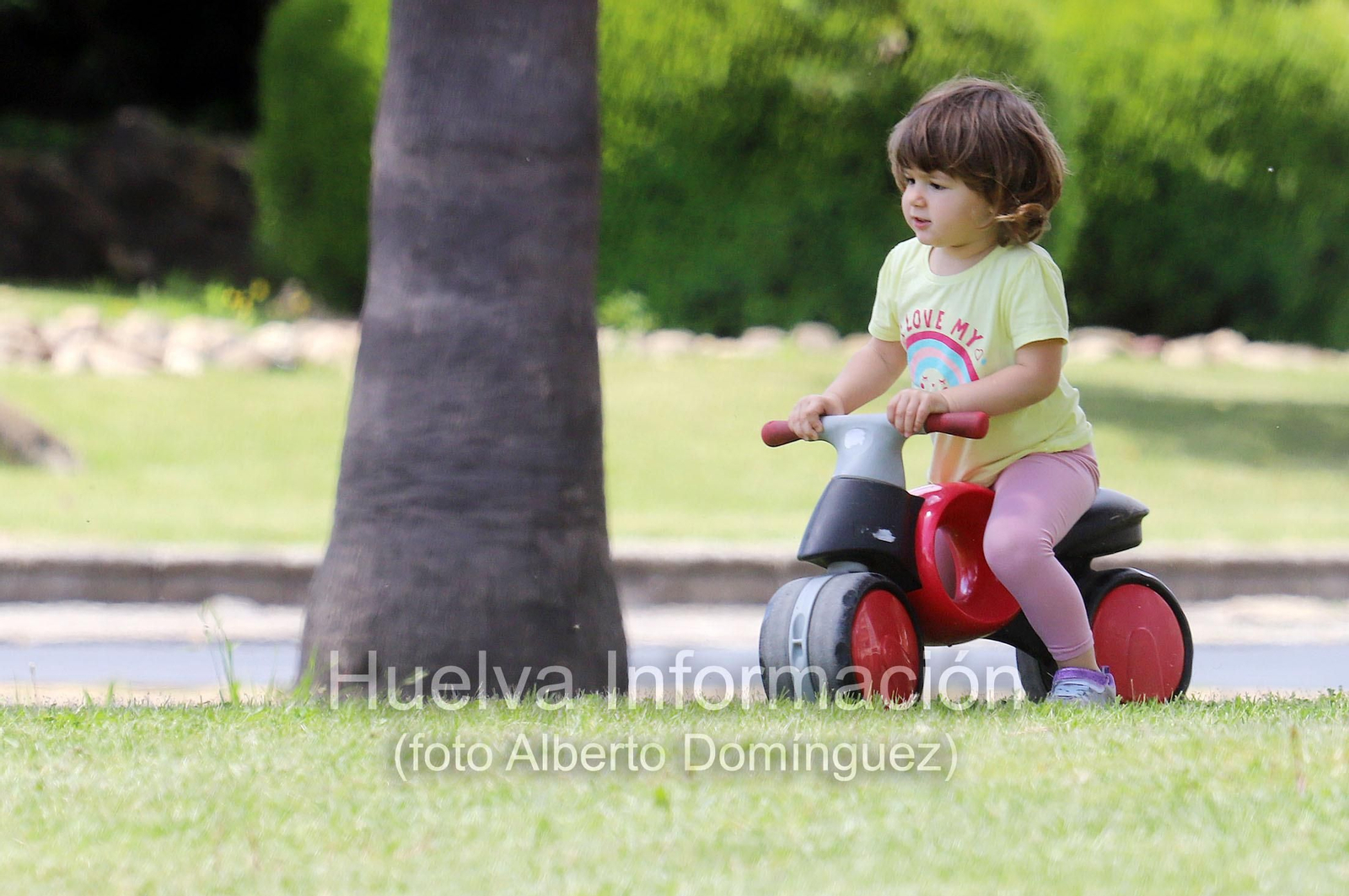 Imágenes del primer día de la salida de niños a la calle en el estado de alarma por coronavirus