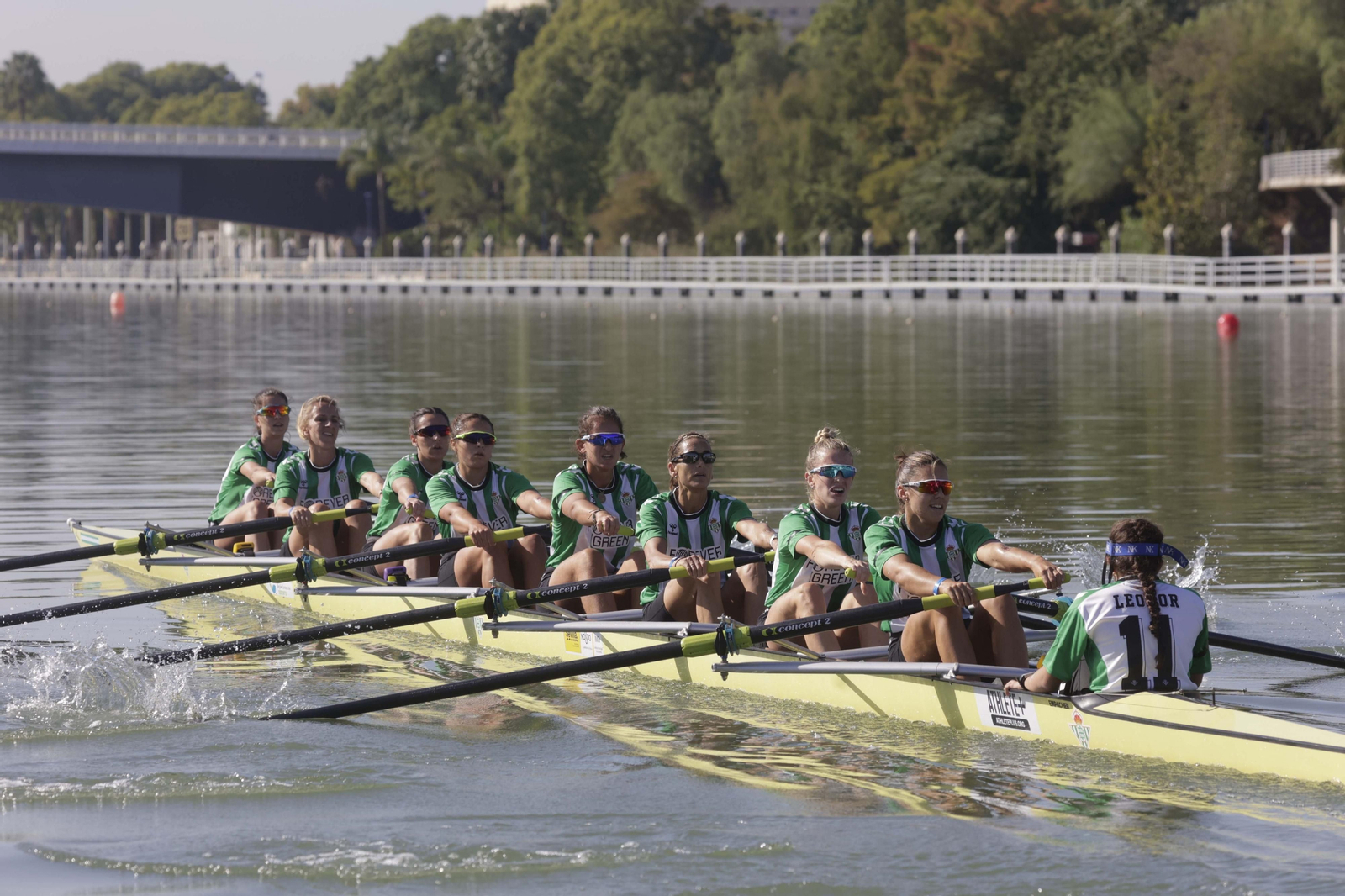 La Regata Sevilla-Betis femenina en imágenes