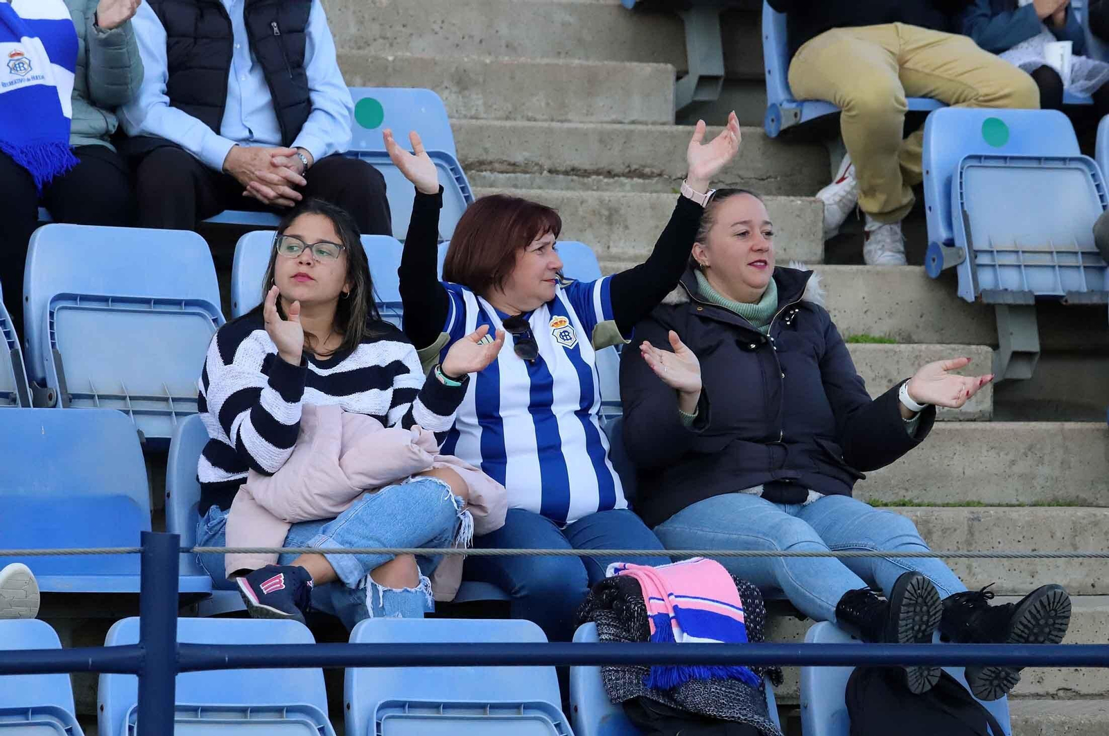 Imágenes del ambiente en las gradas del Nuevo Colombino