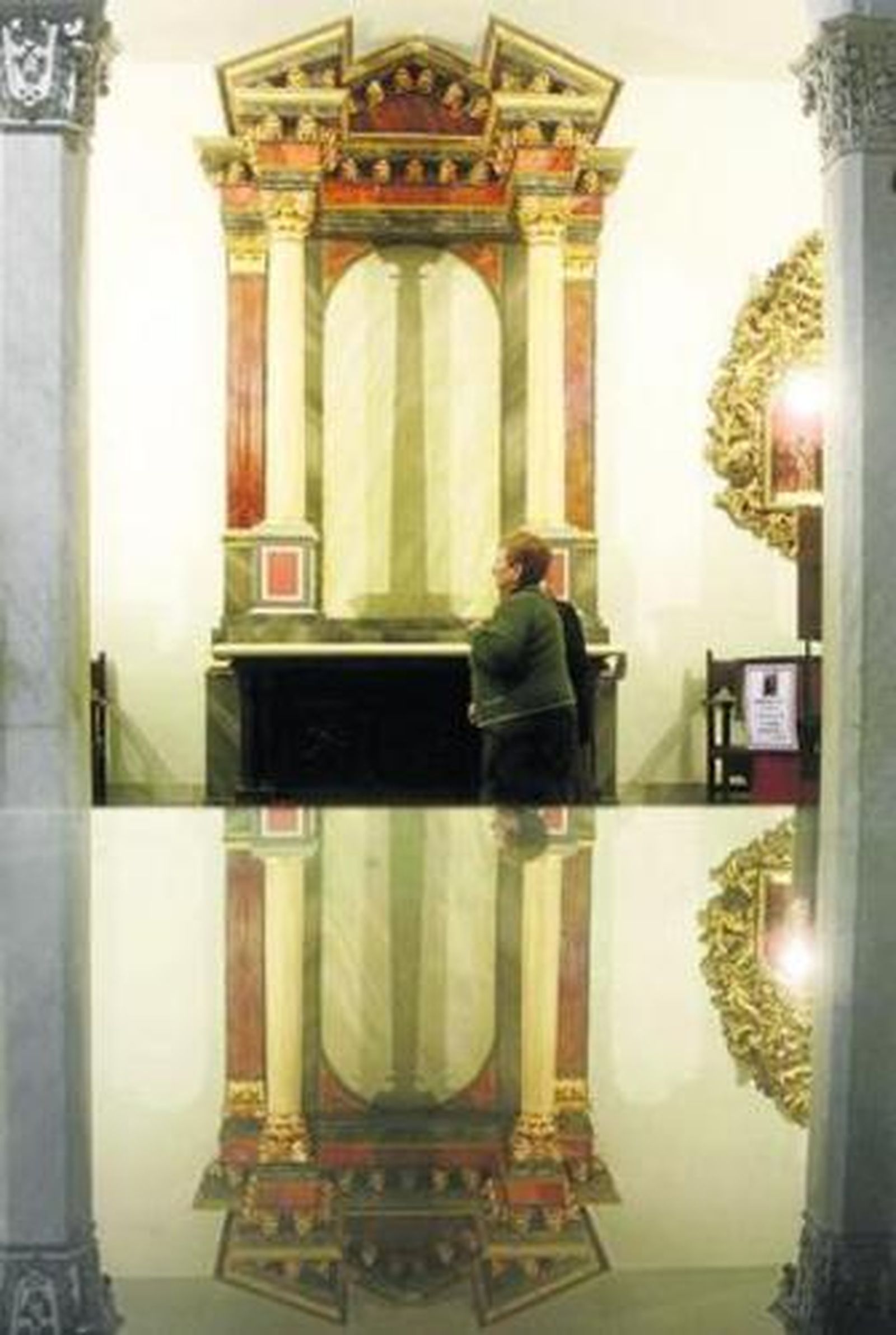 El nuevo retablo del Resucitado, en el patio de San Antonio, ya se muestra prácticamente finalizado.