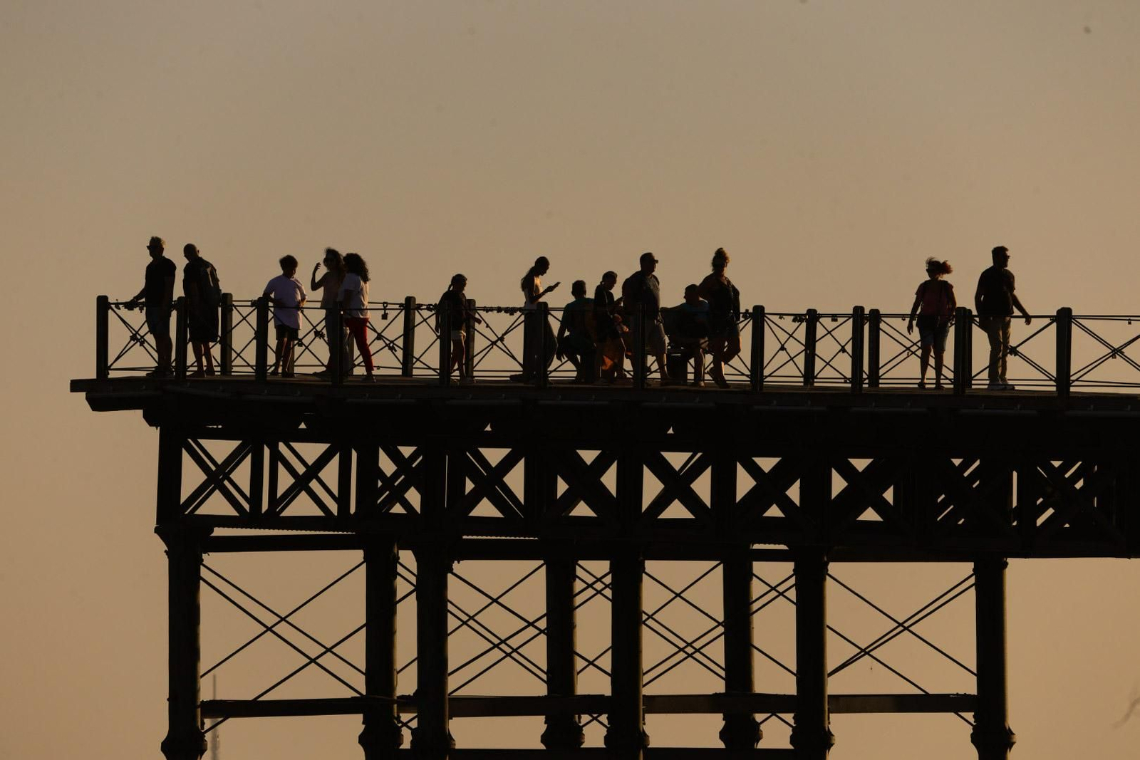El muelle de la compañía Rio Tinto, el lugar de Huelva donde cada atardecer es un espectáculo diferente