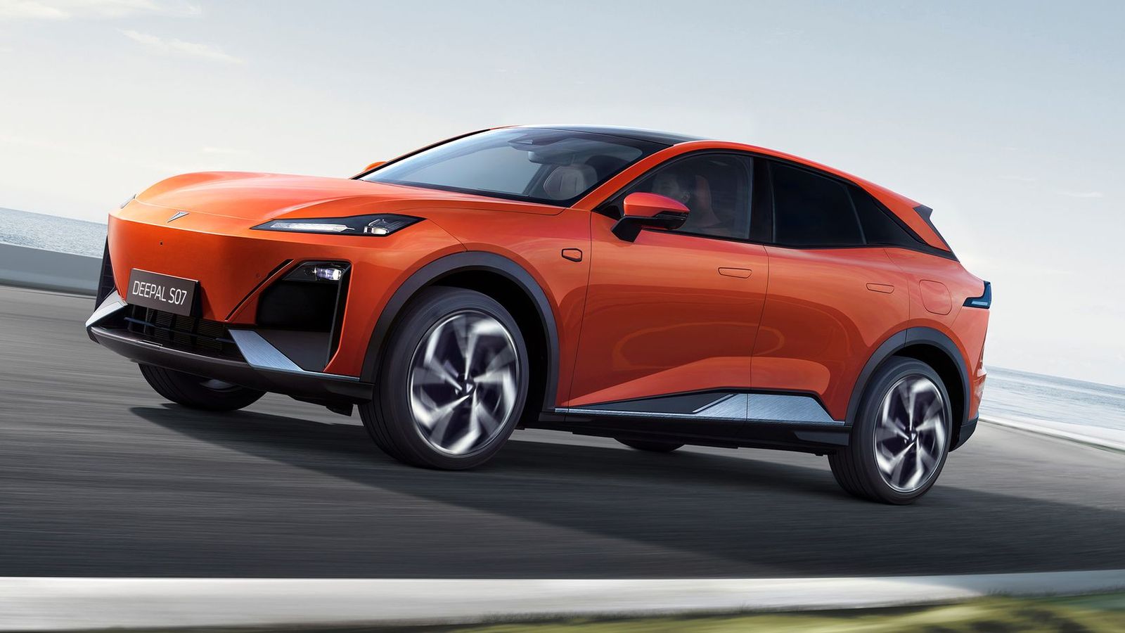 La frenada regenerativa no parece, a priori, particularmente intensa en la posición más exigente y que se determina, poco cómodamente, desde la pantalla central.