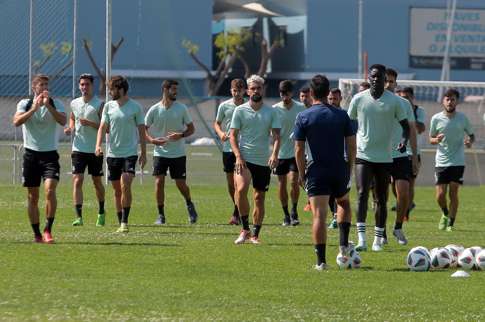Imágenes del entrenamiento del Recre en la Ciudad Deportiva