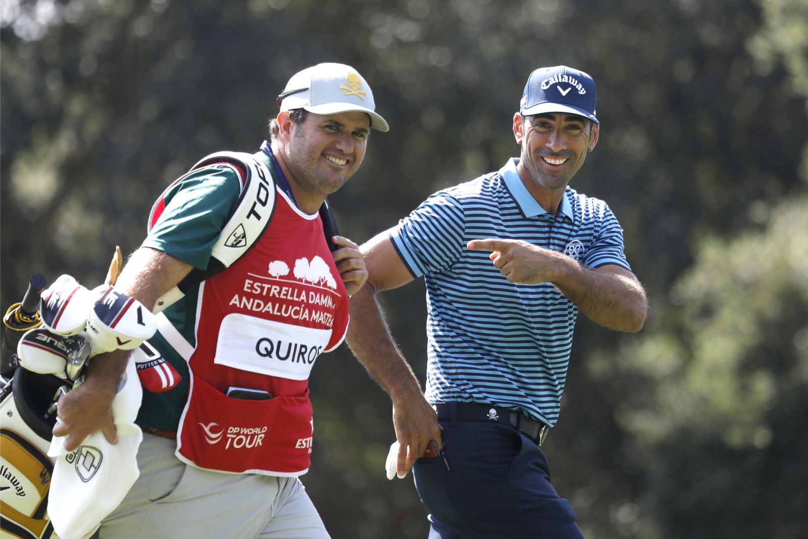 El guadiareño Álvaro Quirós, junto a su caddie, este miércoles.