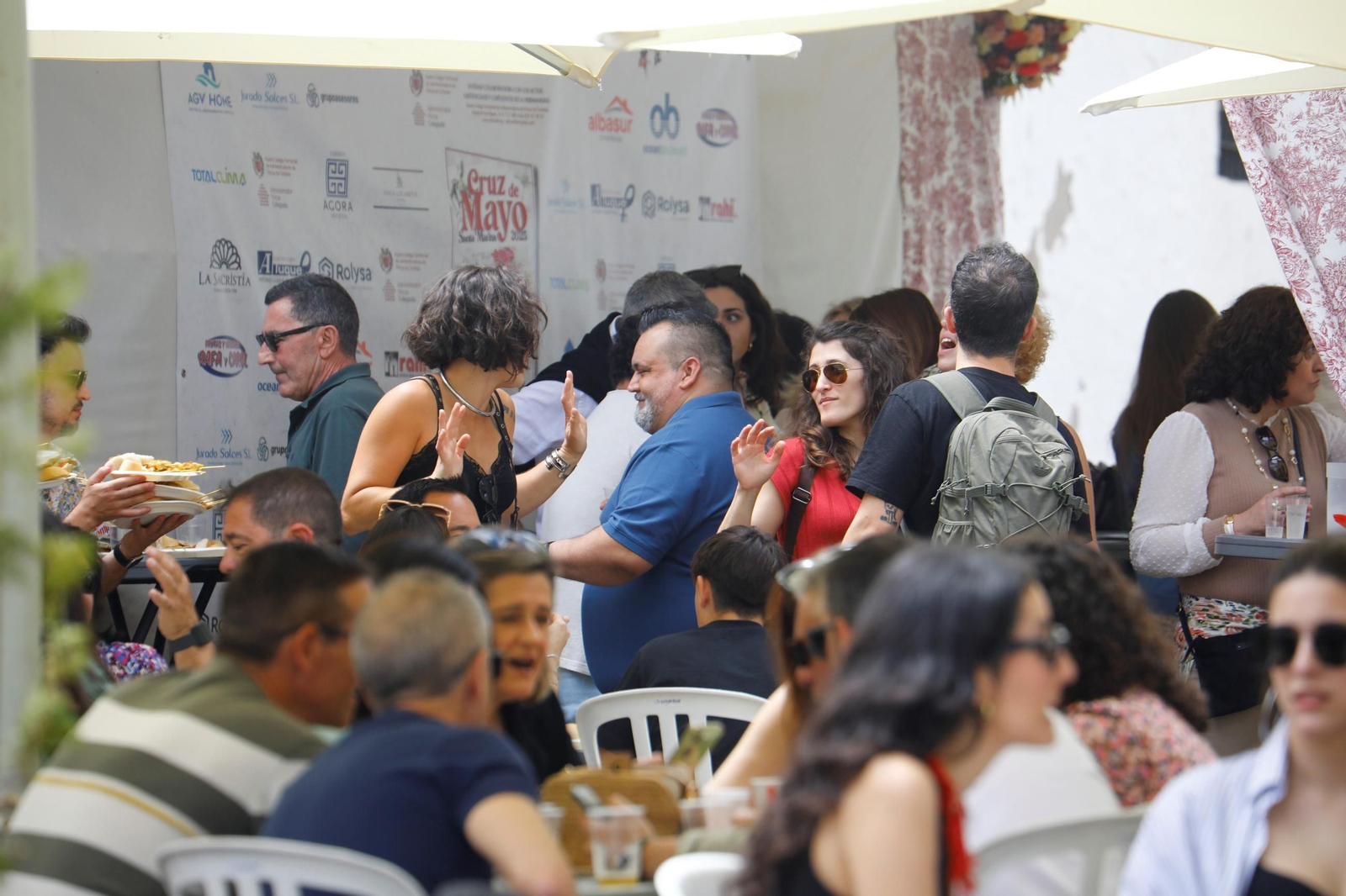 El ambiente en las Cruces de Mayo de Córdoba a mediodía, en imágenes