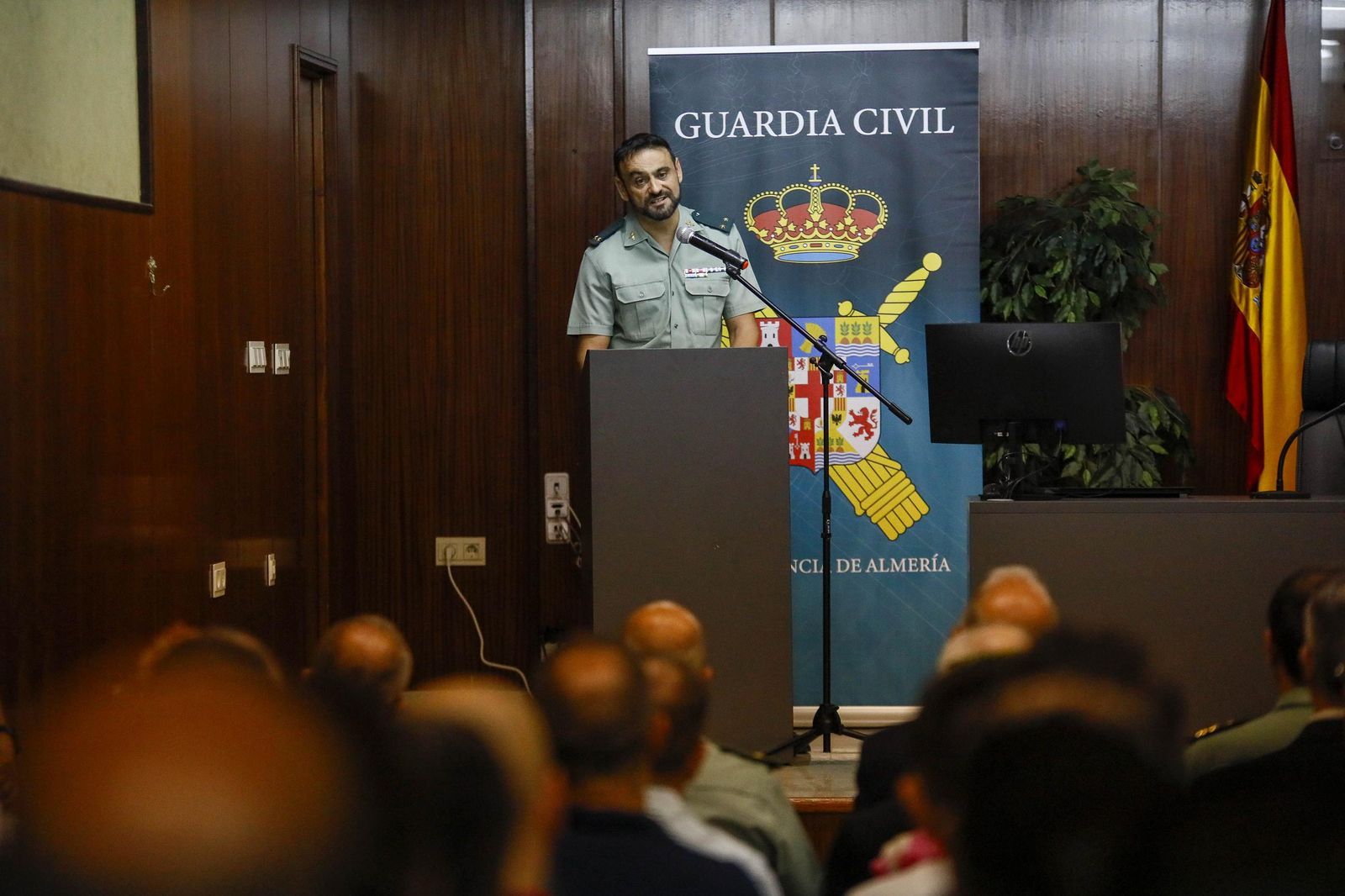 Las imágenes de la charla de Jesús Narciso Núñez Calvo sobre 'La creación de la Guardia Civil como nuevo modelo de seguridad pública' en Almería