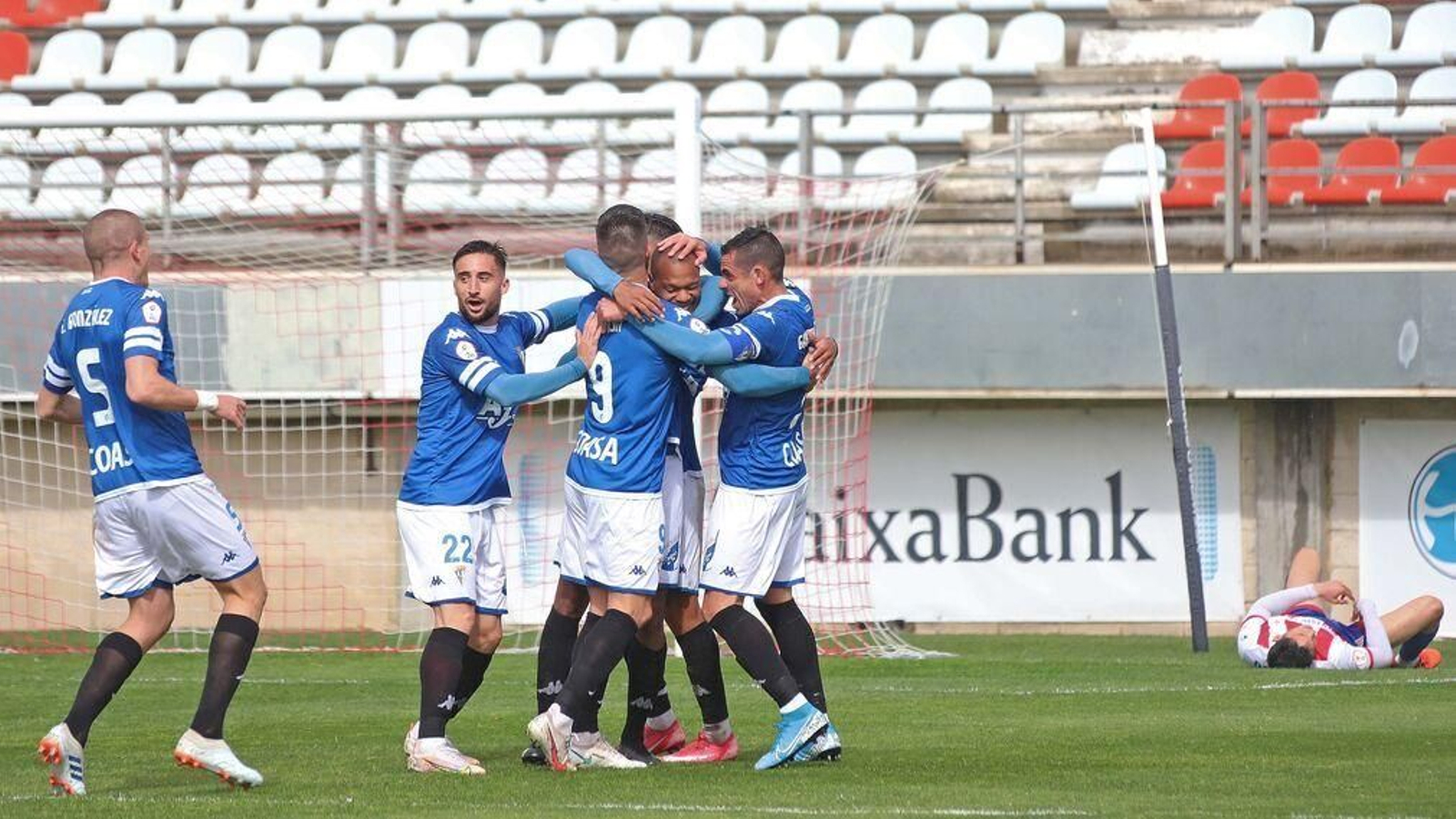 Jugadores del San Fernando celebran un gol Jugadores del San Fernando celebran un gol
