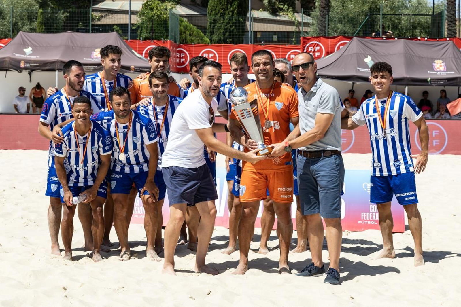 La final y la entrega de trofeos de la Copa Federación masculina de fútbol playa, en imágenes