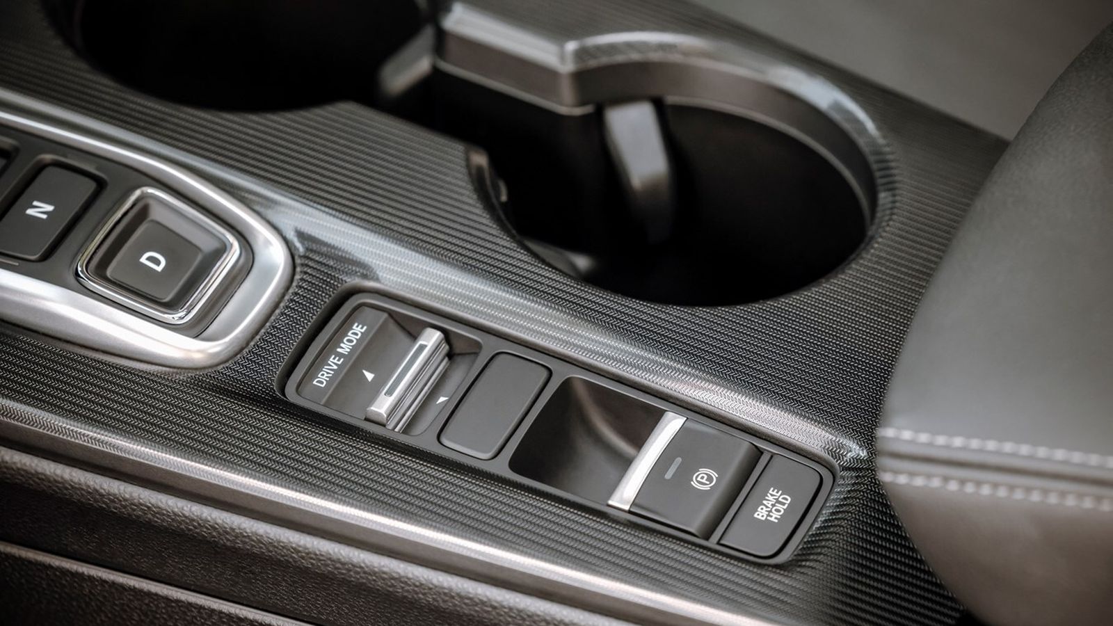 Los diferentes modos de funcionamiento del sistema de propulsión pueden responder a la selección por el conductor de «normal», «sport», «eco» e «individual», que también ajustan dirección o respuesta a la presión del acelerador.