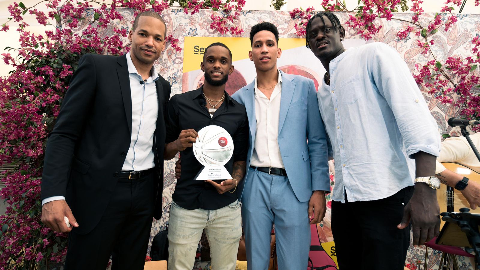 Jean Montero, junto a Tyson Pérez, Eulis Báez y Sylla.