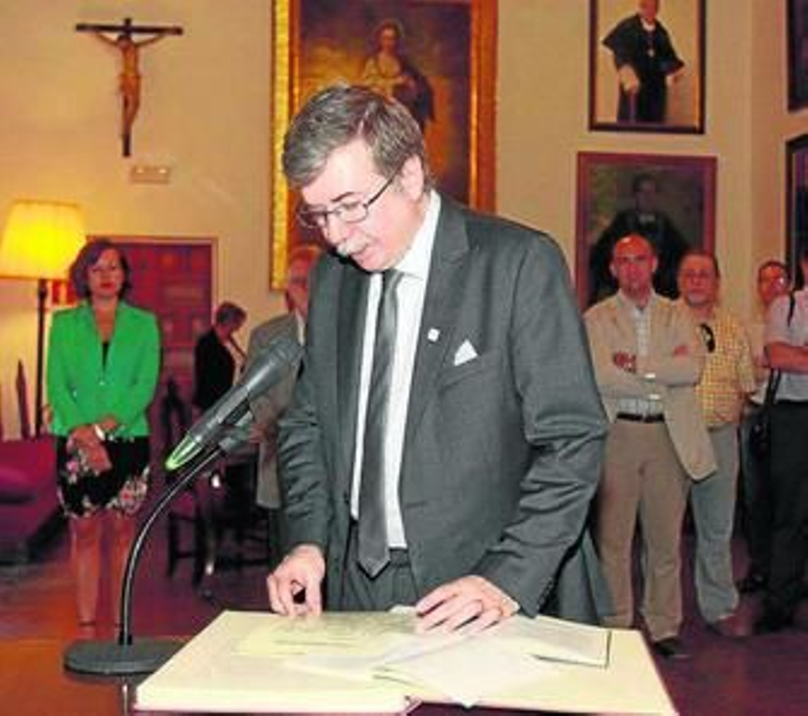Joaquín Fernández Valdivia, ayer, en el Hospital Real.