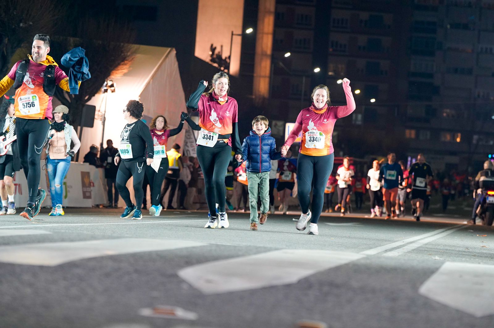 En imágenes: búscate en tu llegada a meta de la Carrera de San Antón 2026 (5)