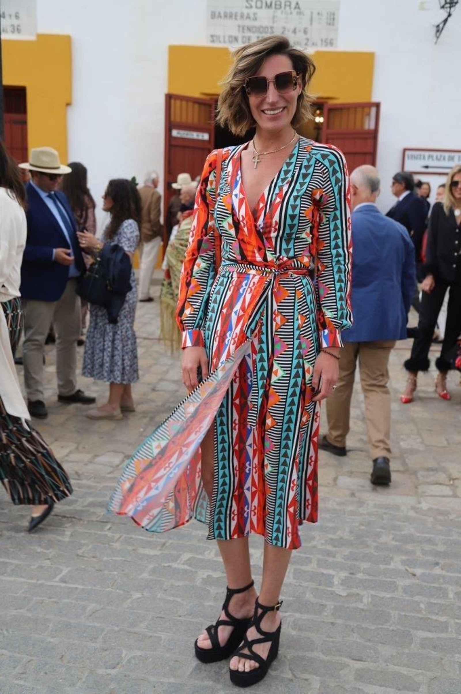 Los famosos y autoridades en los toros el lunes de Feria de Abril