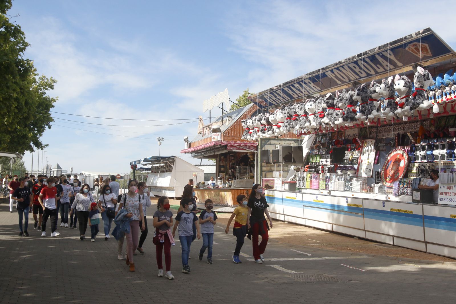 Primera jornada en el parque de atracciones de El Arenal, en imágenes