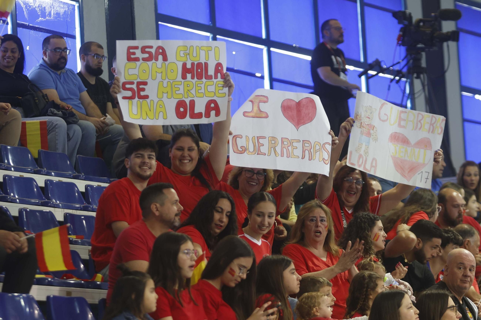 Búscate durante el España - Croacia de balonmano en Algeciras