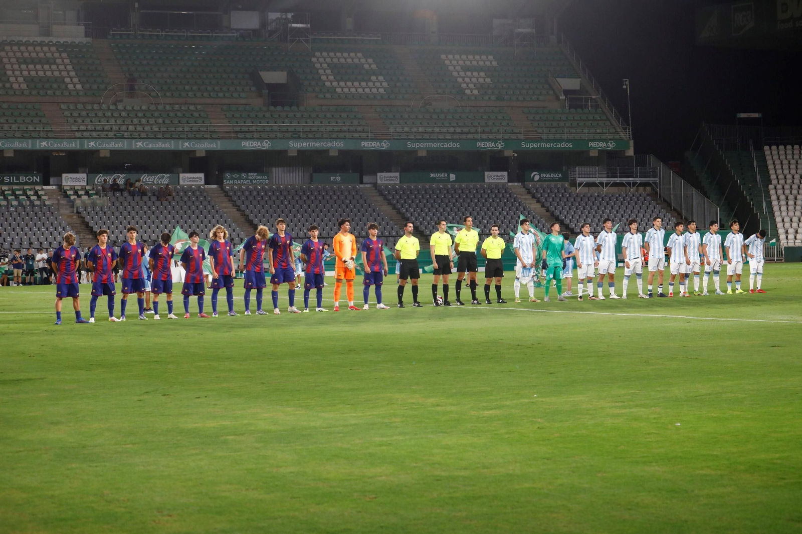 Las mejores fotos del Barcelona - Racing Club de la final del Mundial de Clubes juvenil en El Arcángel