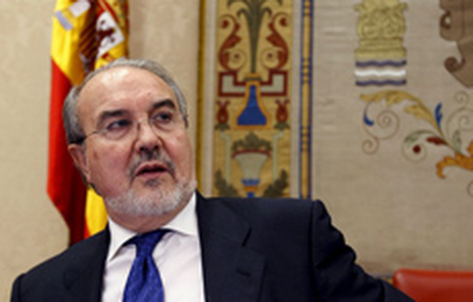 Solbes se opone a "impedir artificialmente" el ajuste en la construcción