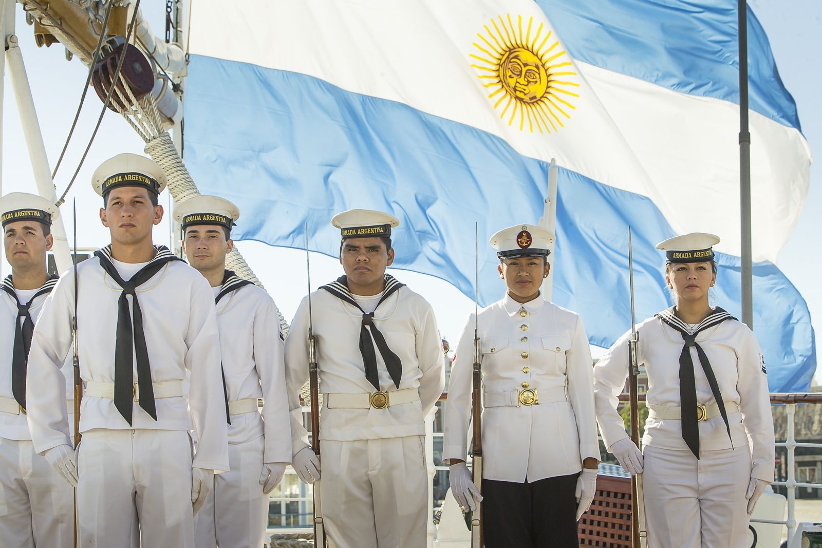 Alumnos del buque escuela de Argentina durante su visita a Cádiz en 2016.