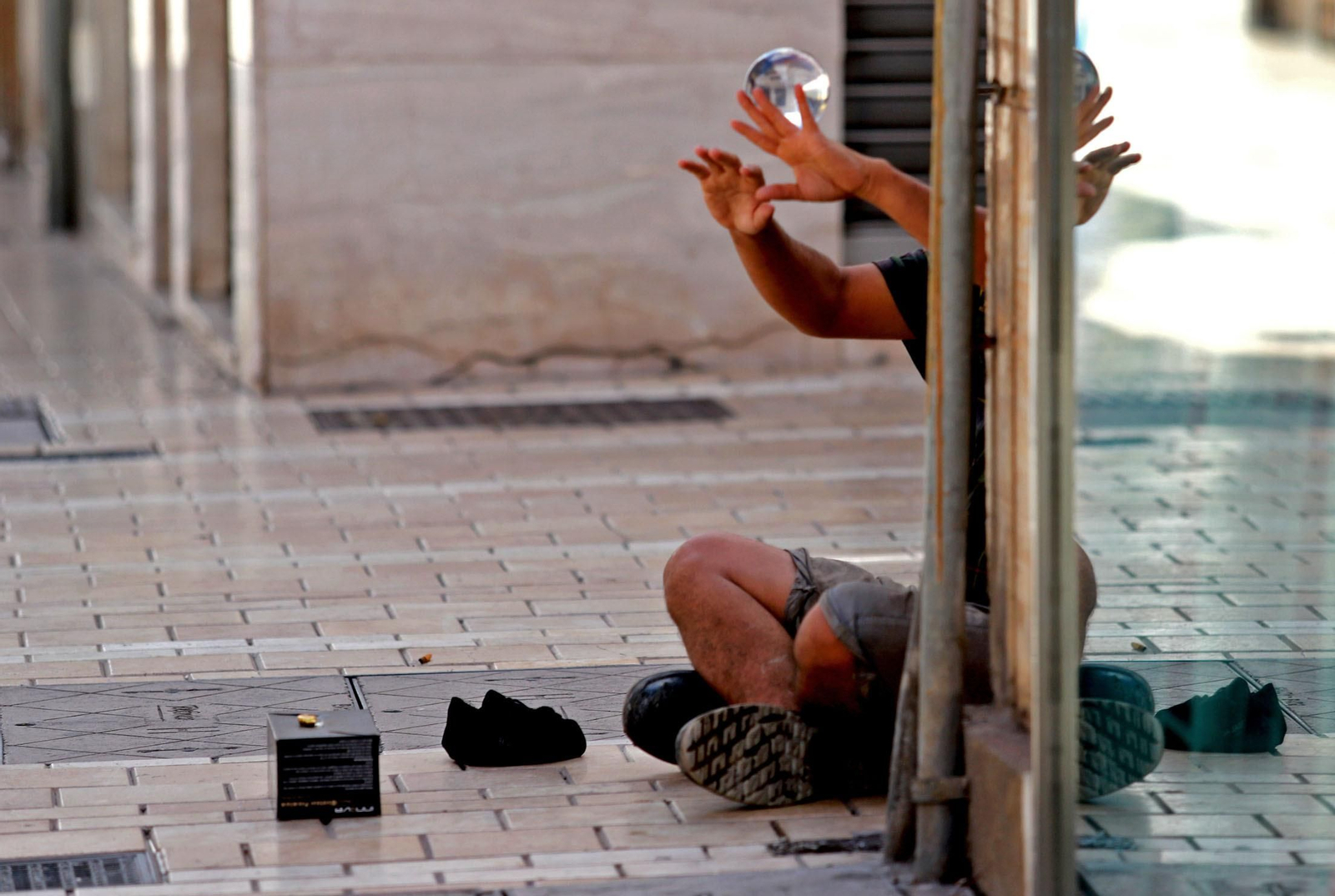 Imágenes de la desescalada en Huelva, primeras horas de la jornada de la fase uno en las calles de la ciudad.