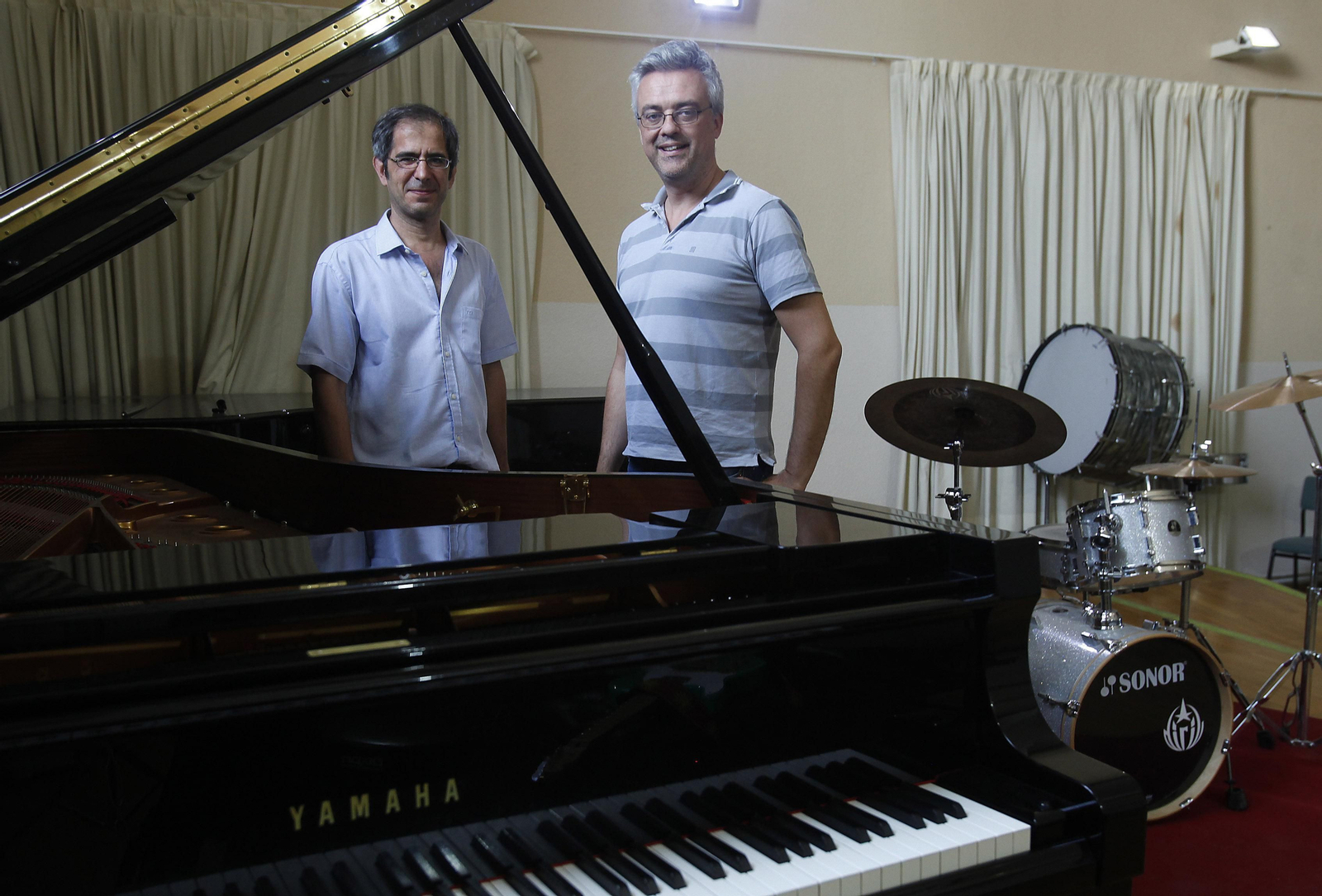 El catedrático de Guitarra de Jazz Toño Contreras, en las instaciones del Conservatorio Manuel Castillo.