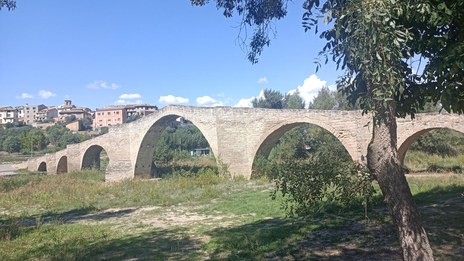 El puente románico de Capella.