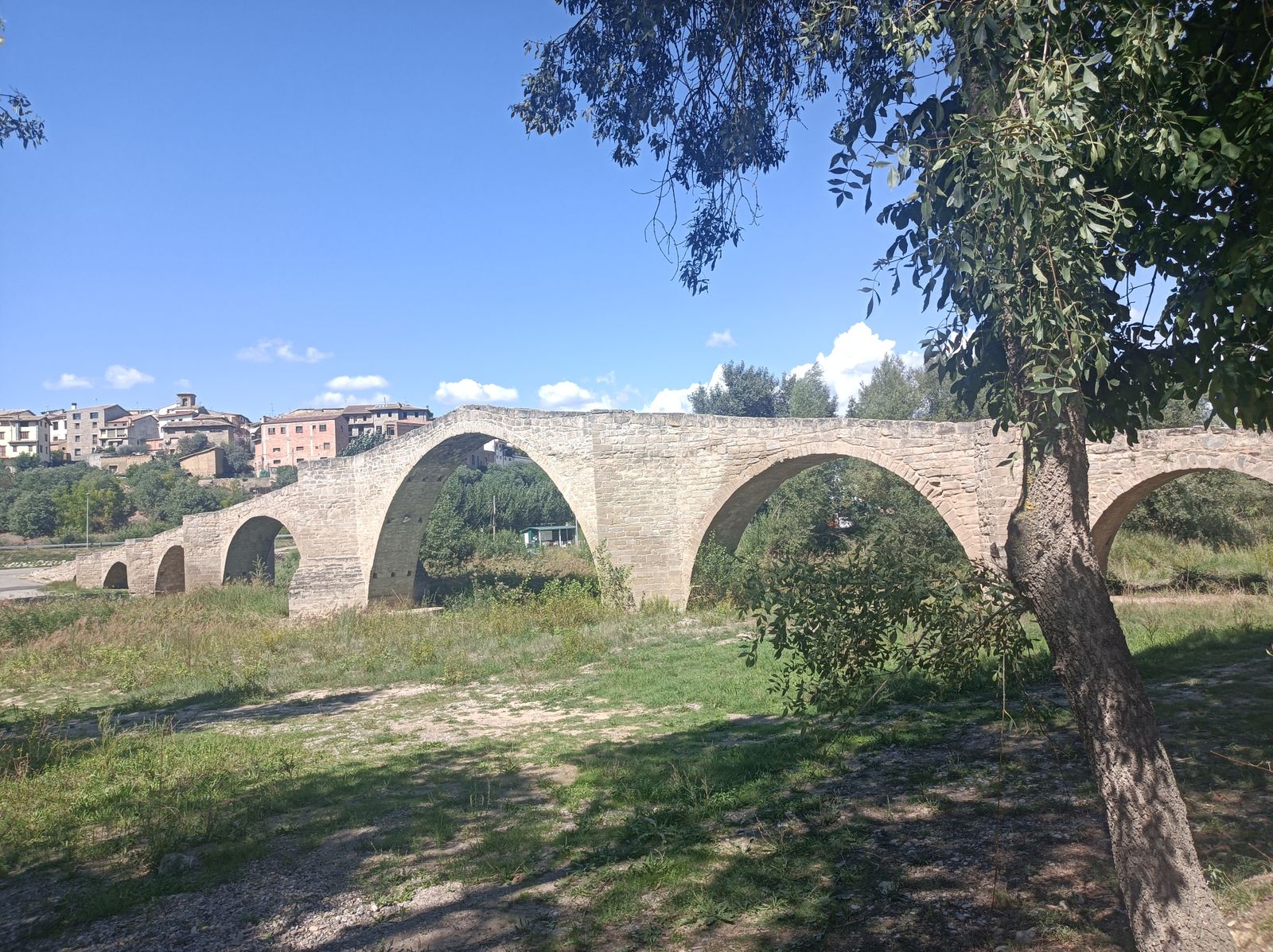 El puente románico de Capella.