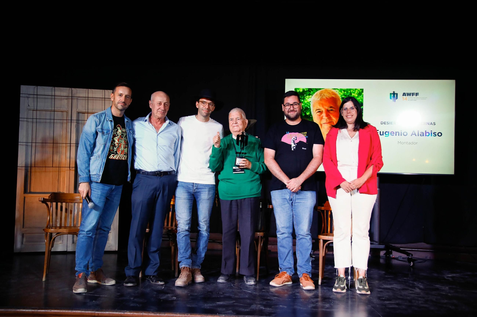 Eugenio Alabiso recibiendo el premio ‘Desierto de Tabernas’ .