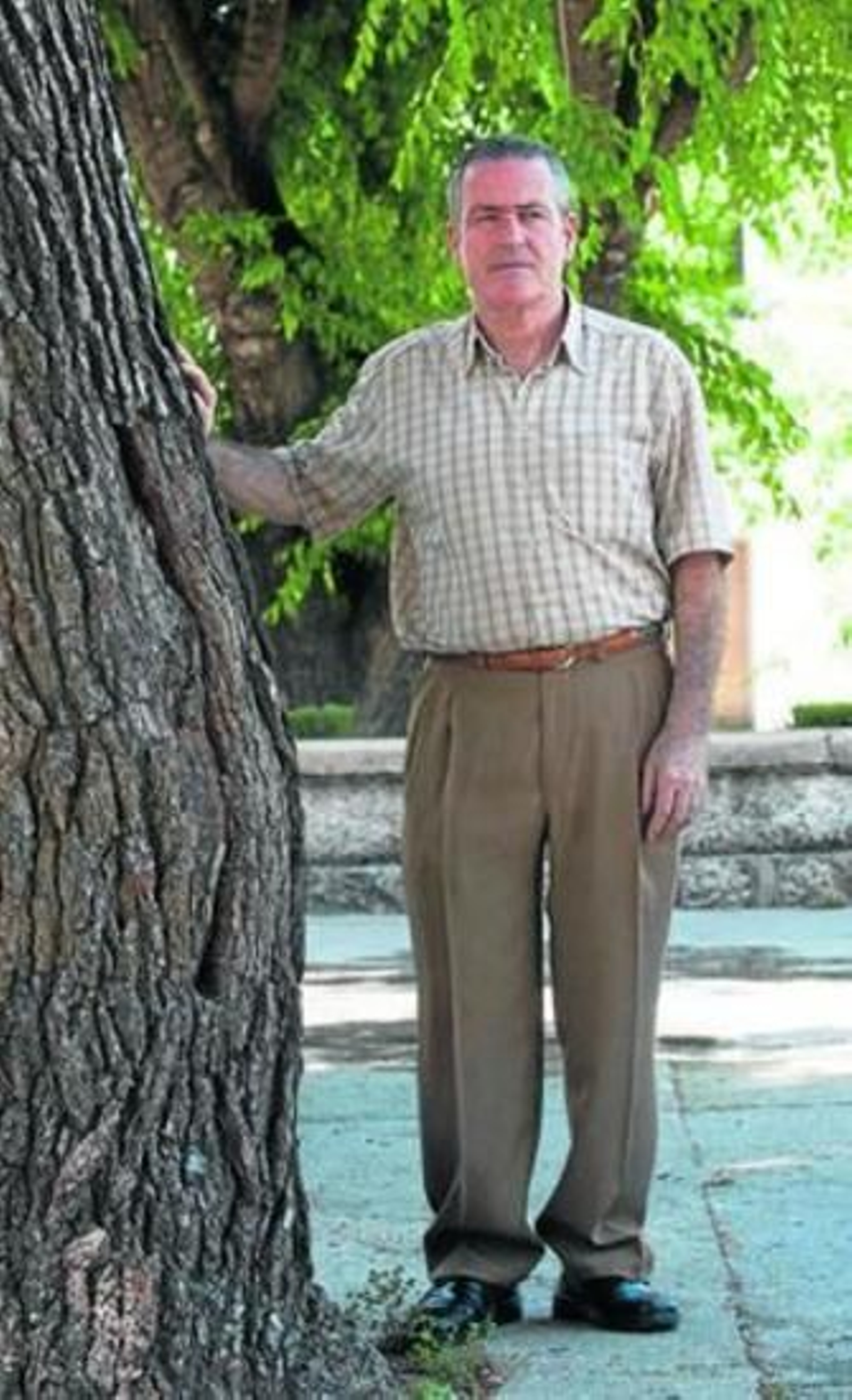 Manuel Pérez García es oncólogo y está terminando Derecho.