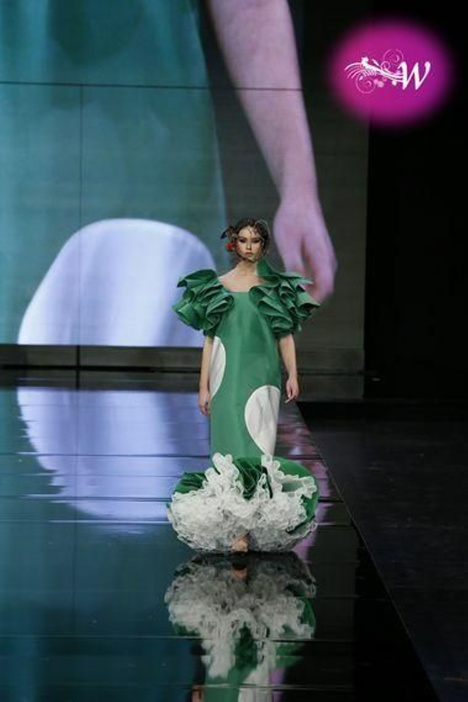 Así ha sido el desfile de Gil Ortiz en SIMOF 2020, todas las fotos de su colección de flamenca