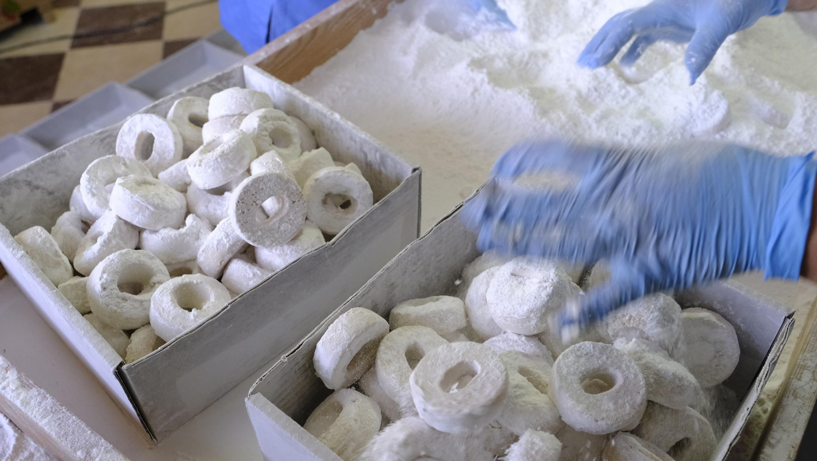 Imágenes de los mantecados de Fondón, tradición centenaria navideña