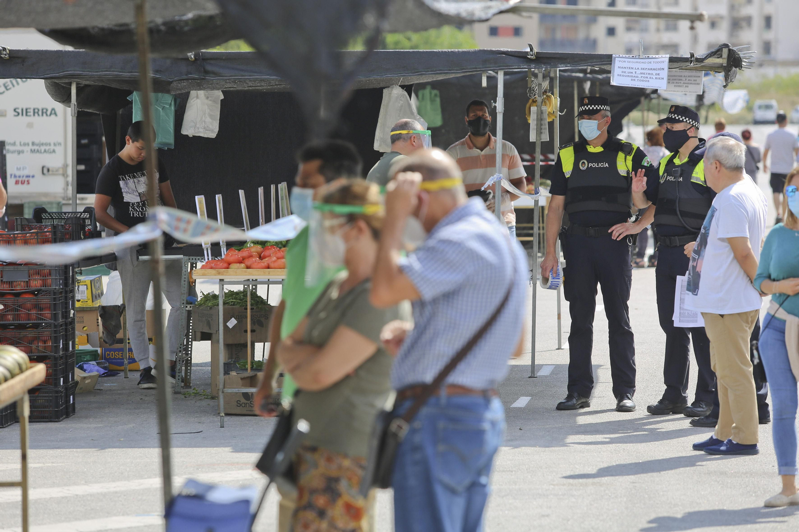 Las fotos del mercadillo de Huelin, en Málaga, en su primer día de desescalada