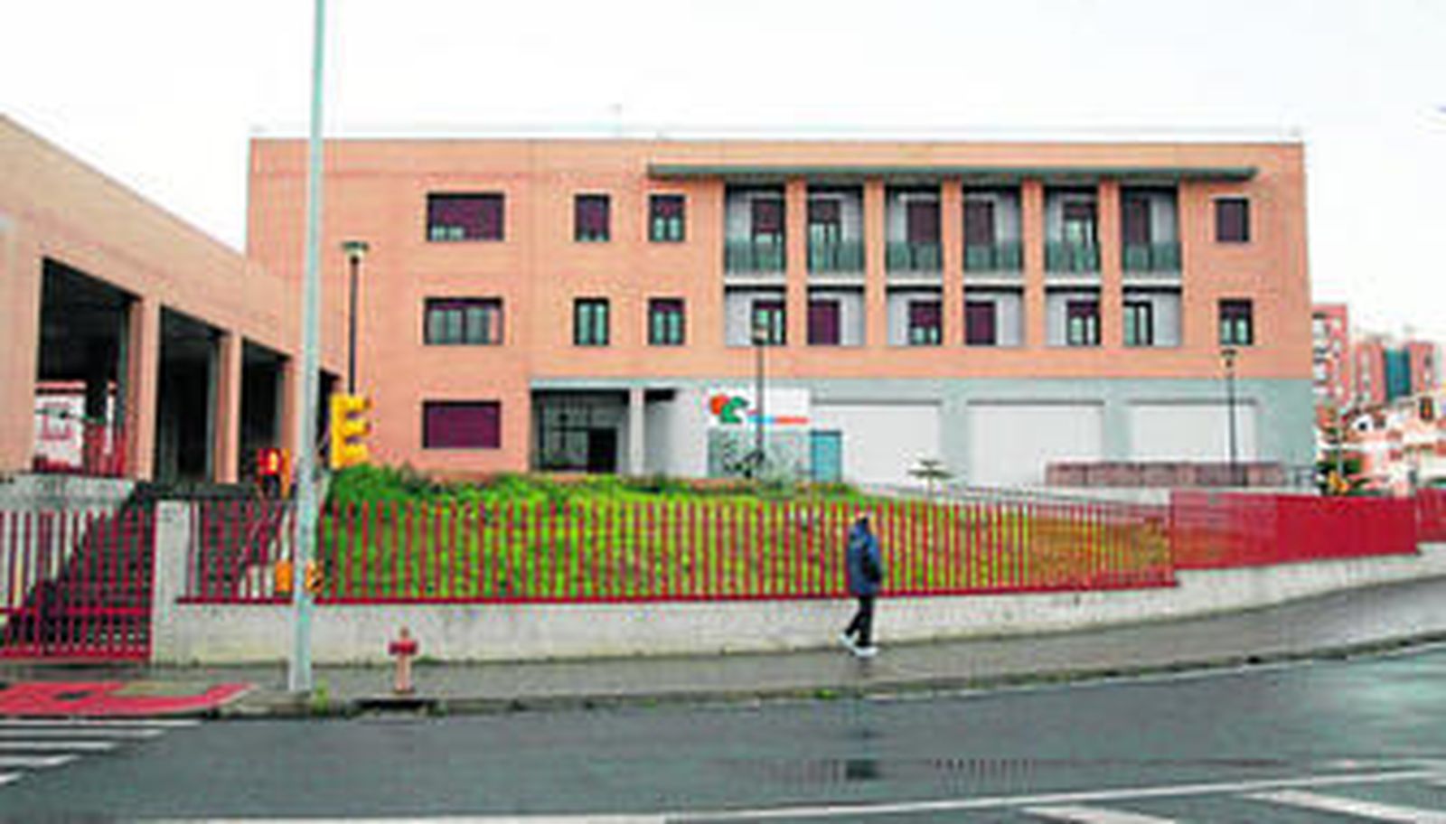 Jóvenes y tutores, en la Casa Paco Girón y durante sus procesos formativos y de prácticas laborales.